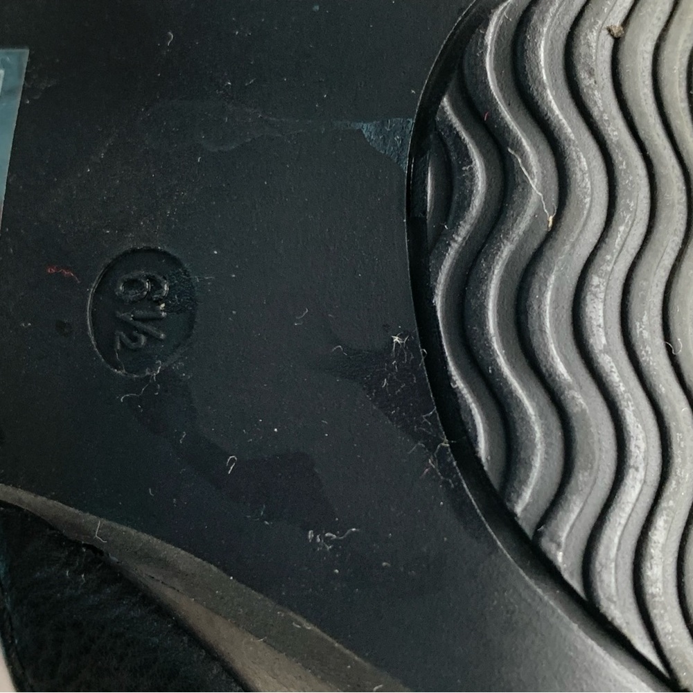 Shoes - Picture 3 of 4